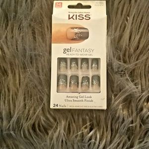 Kiss nails